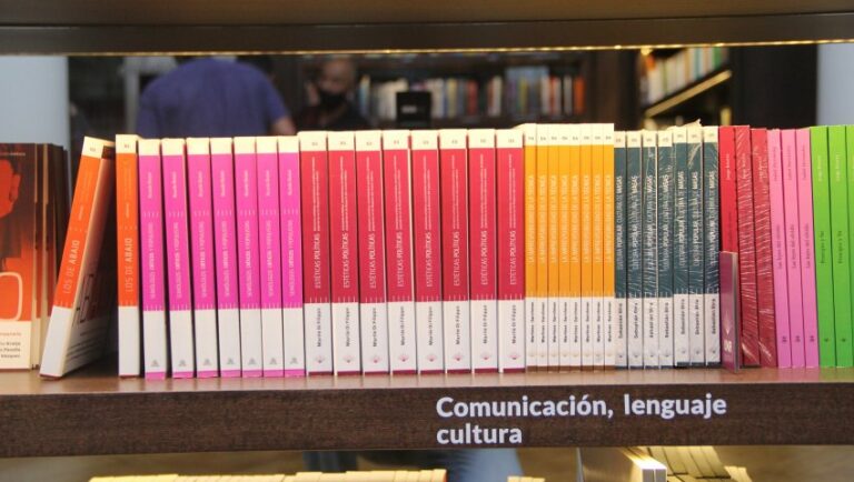 Lee más sobre el artículo UNR editora presentó su colección Comunicación, Lenguajes y Cultura