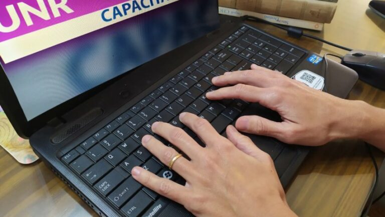 Lee más sobre el artículo Gestión del título online para Graduados UNR