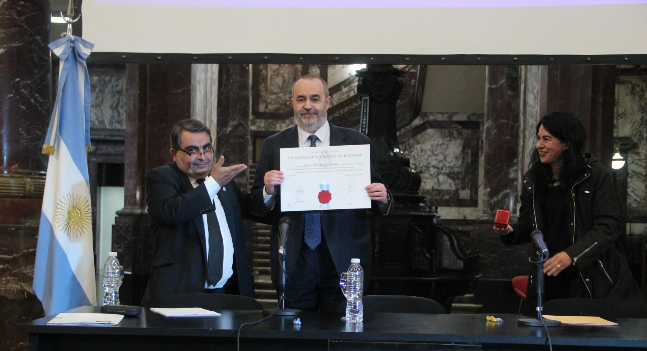El Dr. Jorge Manzanares Robles recibió el Título de Doctor Honoris Causa de la UNR.