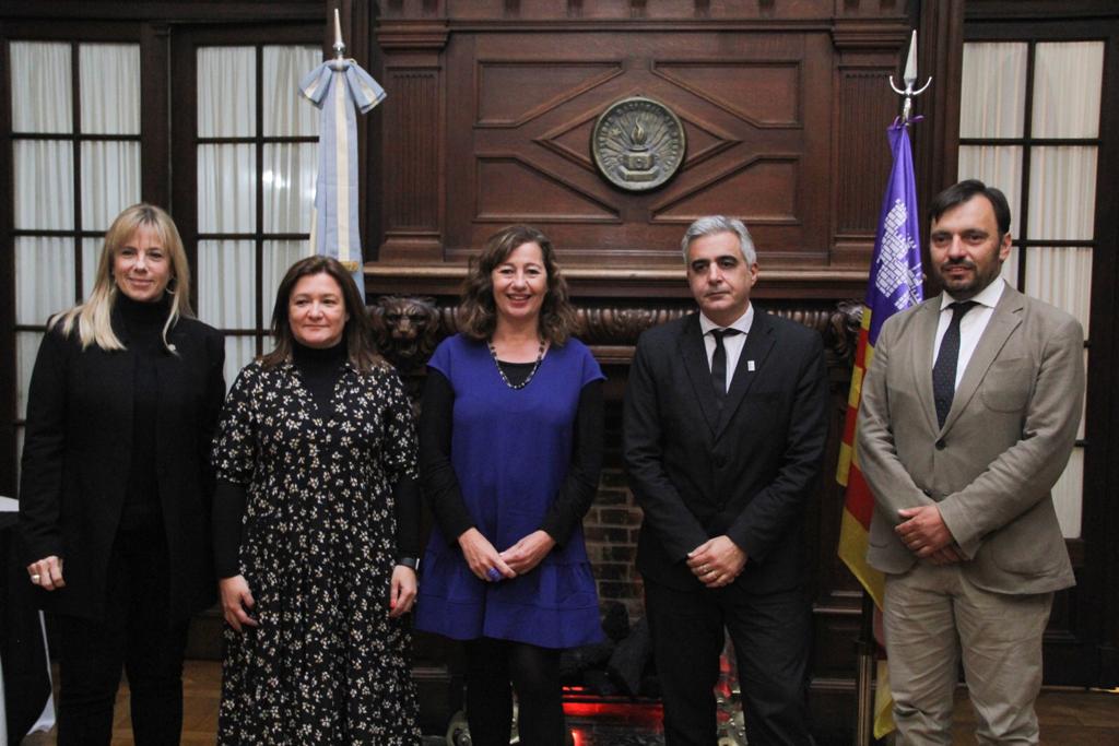 Las Autoridades de la UNR y de las Islas Baleares juntos para la Foto Institucional