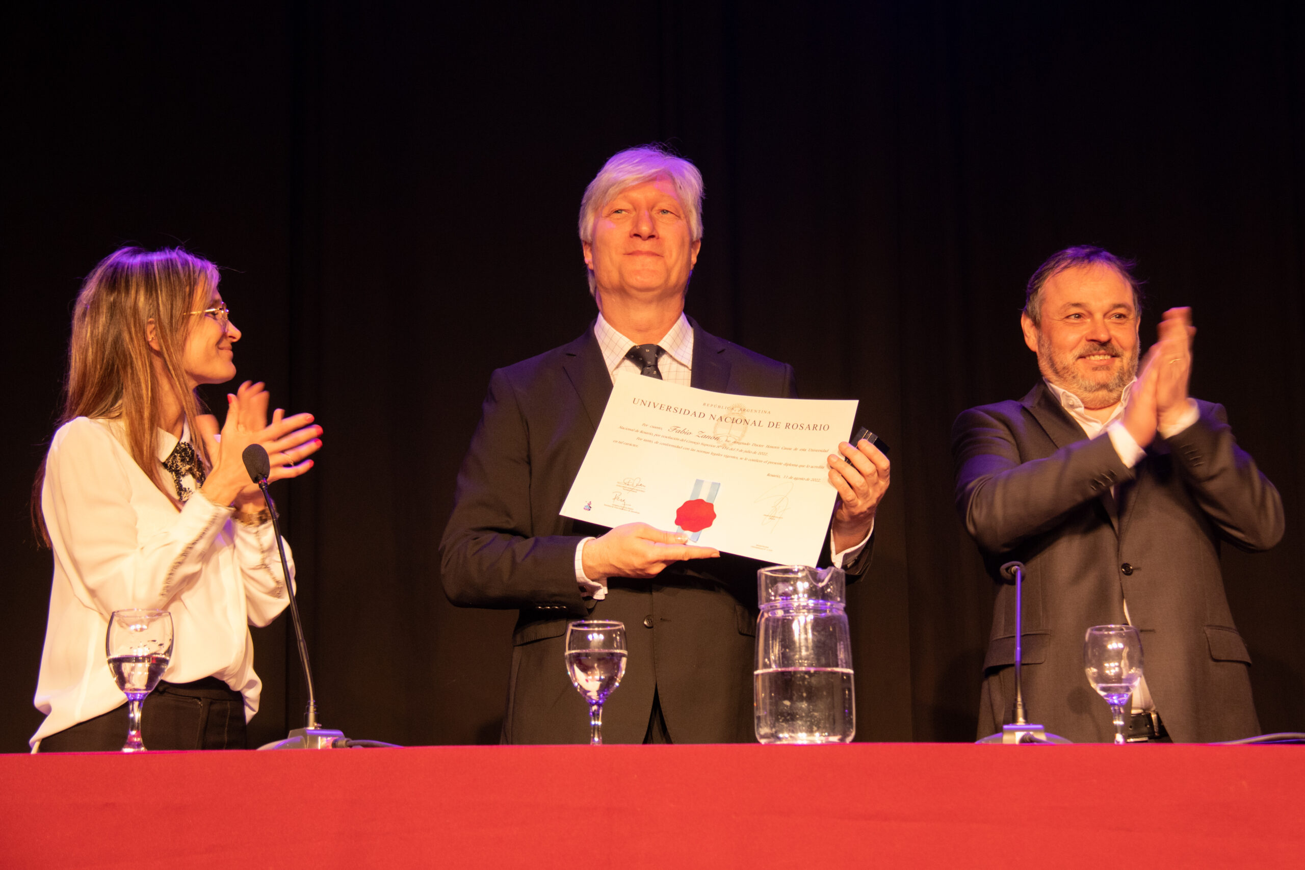 El compositor Fabio Zanón recibió el Título Doctor Honoris Causa de la UNR