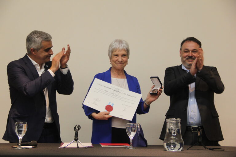 Hilda Sábato recibió el Doctorado Honoris Causa de la UNR.