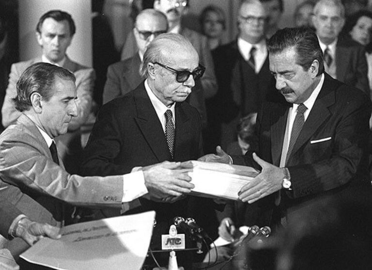 Lee más sobre el artículo Una historia sensible de la última dictadura militar argentina (1976-1983).