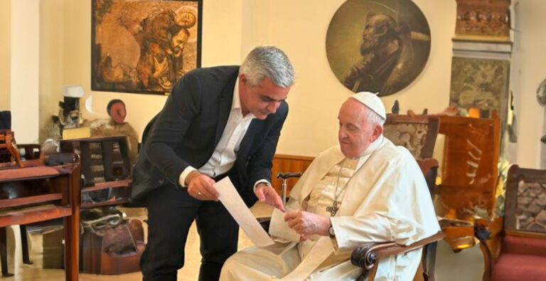 Lee más sobre el artículo El Papa Francisco recibió al Rector de la UNR