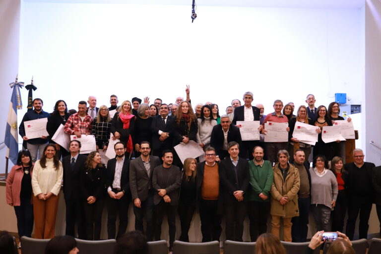 Lee más sobre el artículo Homenaje a docentes de la UNR
