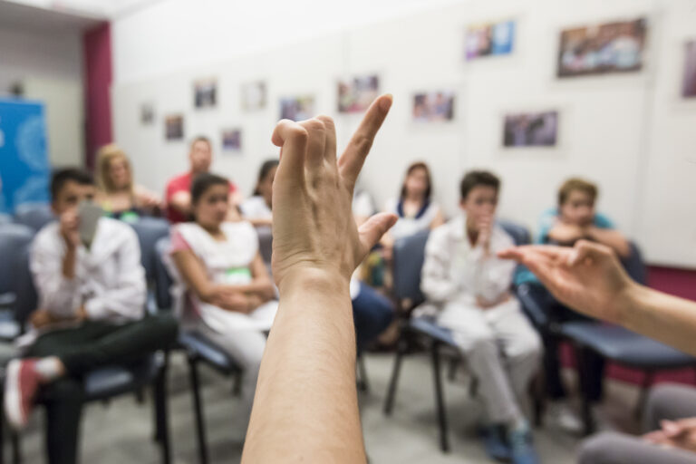 Lee más sobre el artículo Diplomatura de Estudios Avanzados en Alfabetización de niños y jóvenes sordos