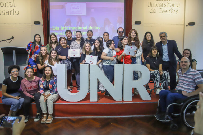 Lee más sobre el artículo Distinción a estudiantes en clave de derechos