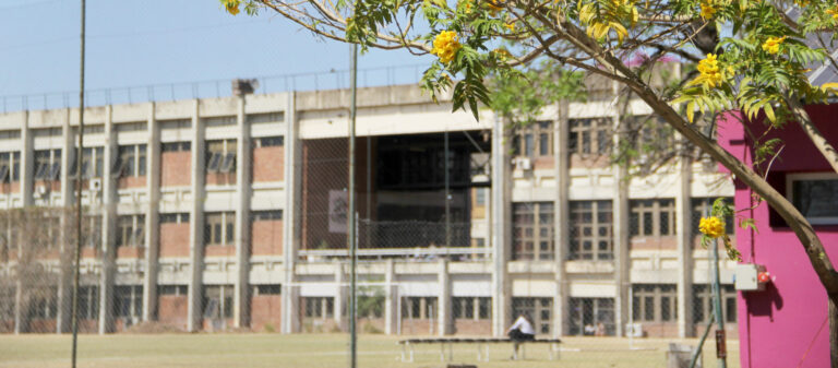 Lee más sobre el artículo Convocatoria obra pública “Cenefas y Protecciones – Facultad de Arquitectura y Facultad de Ciencias Políticas – Área CUR”