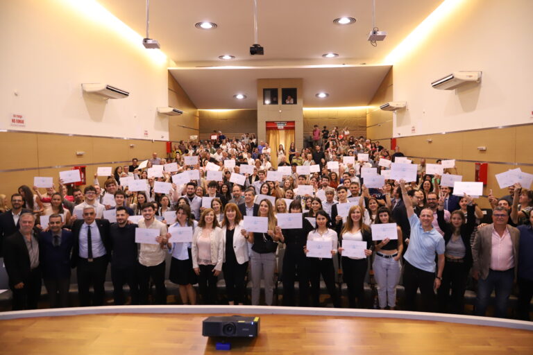 Lee más sobre el artículo Reconocimiento a los mejores promedios 2024