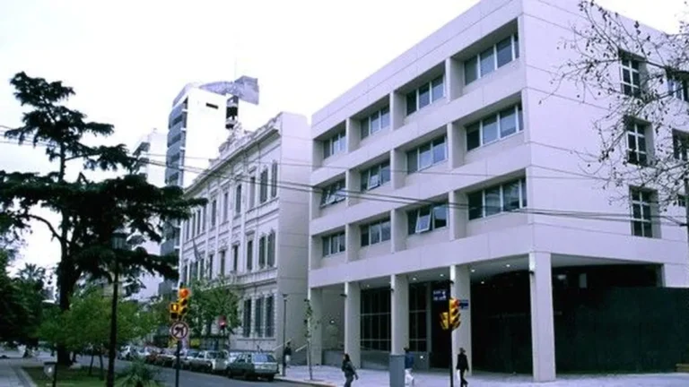 Lee más sobre el artículo Convocatoria Licitación Pública N° 7/2025 – Restauración Fachada Historica – Facultad de Ciencias Económicas y Estadística”