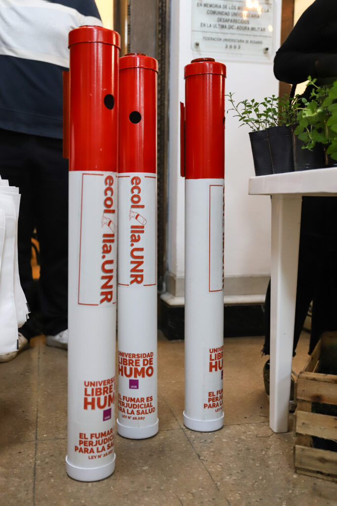 Imagen de los colilleros de la UNR