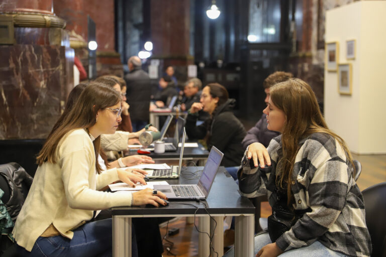 Lee más sobre el artículo Más de 10 mil inscriptos a la Escuela de Oficios