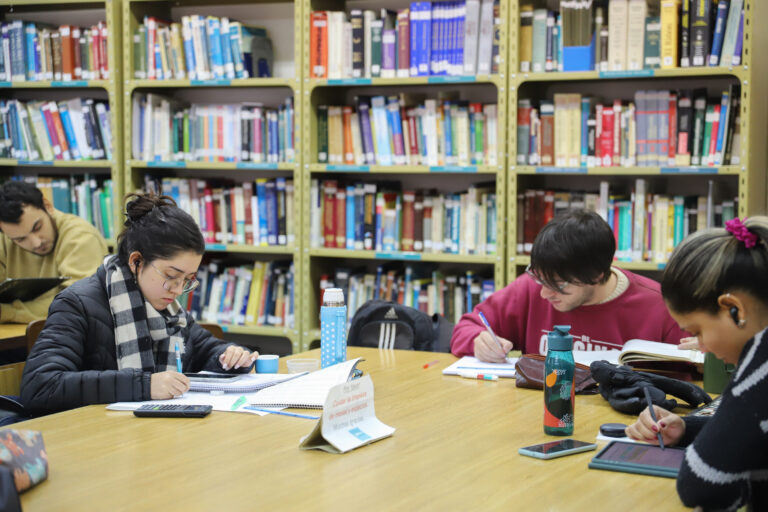 Lee más sobre el artículo La UNR actualiza un 20% el monto de sus becas