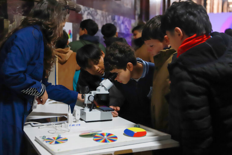 Lee más sobre el artículo Más de 4500 niños y niñas en Visible lo Invisible 2026