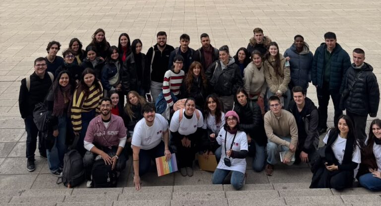 Lee más sobre el artículo Estudiantes internacionales recorrieron el Casco Histórico de Rosario