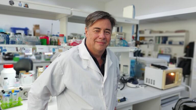 Lee más sobre el artículo Orgullo UNR: Premio internacional para Alejandro Vila